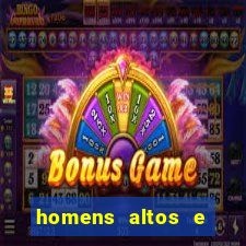 homens altos e sarados pelados