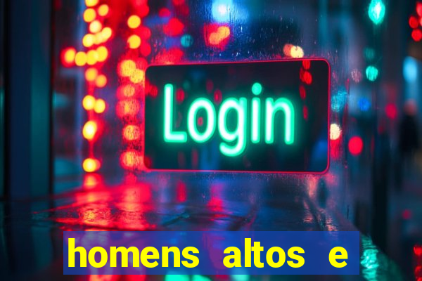homens altos e sarados pelados
