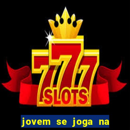 jovem se joga na linha do trem 2024
