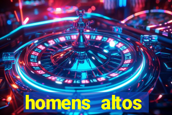 homens altos sarados pelados