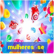 mulheres se exibindo ao vivo