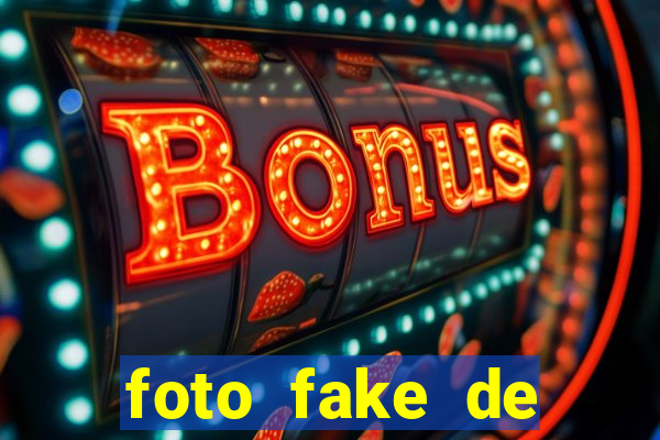 foto fake de menina no espelho cabelo cacheado