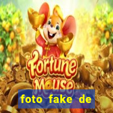 foto fake de menina no espelho cabelo cacheado
